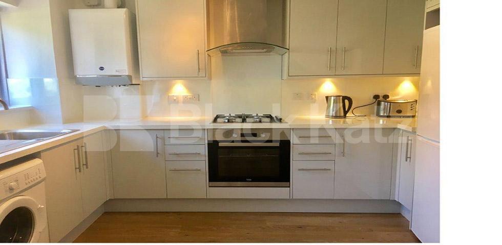 			UNDER OFFER    , 1 Bedroom, 1 bath, 1 reception Apartment			 Crosslet vale, Greenwich